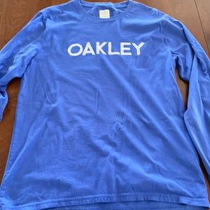 Men’s medium Oakley long sleeve t